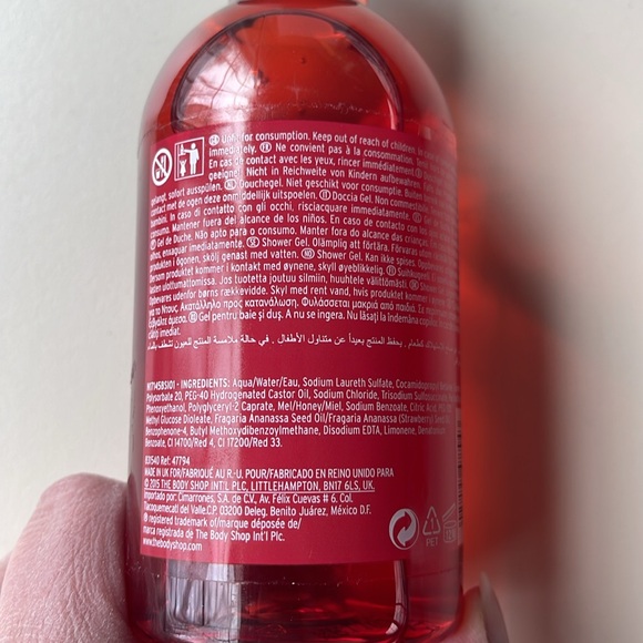 The Body Shop Strawberry Shower Gel 250 ml - Picture 3 of 4